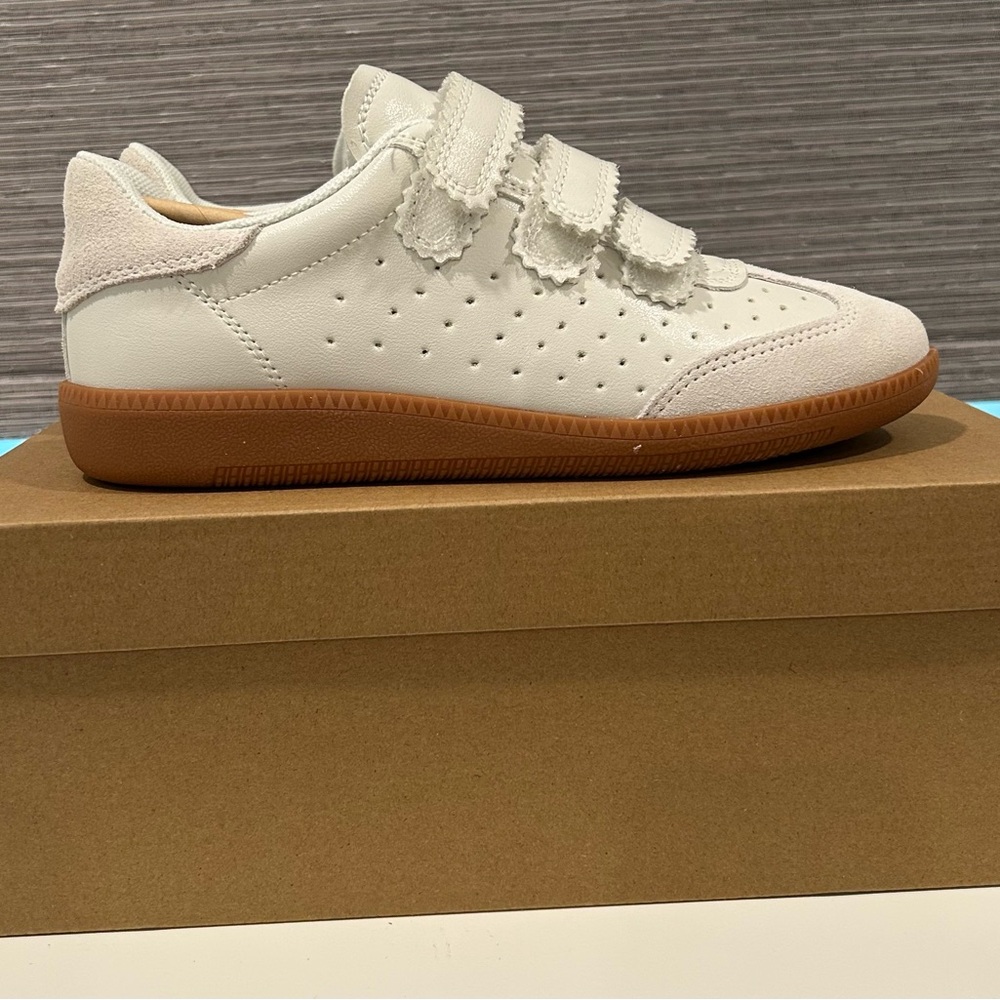 NWT Steve Madden Momentum Sneakers